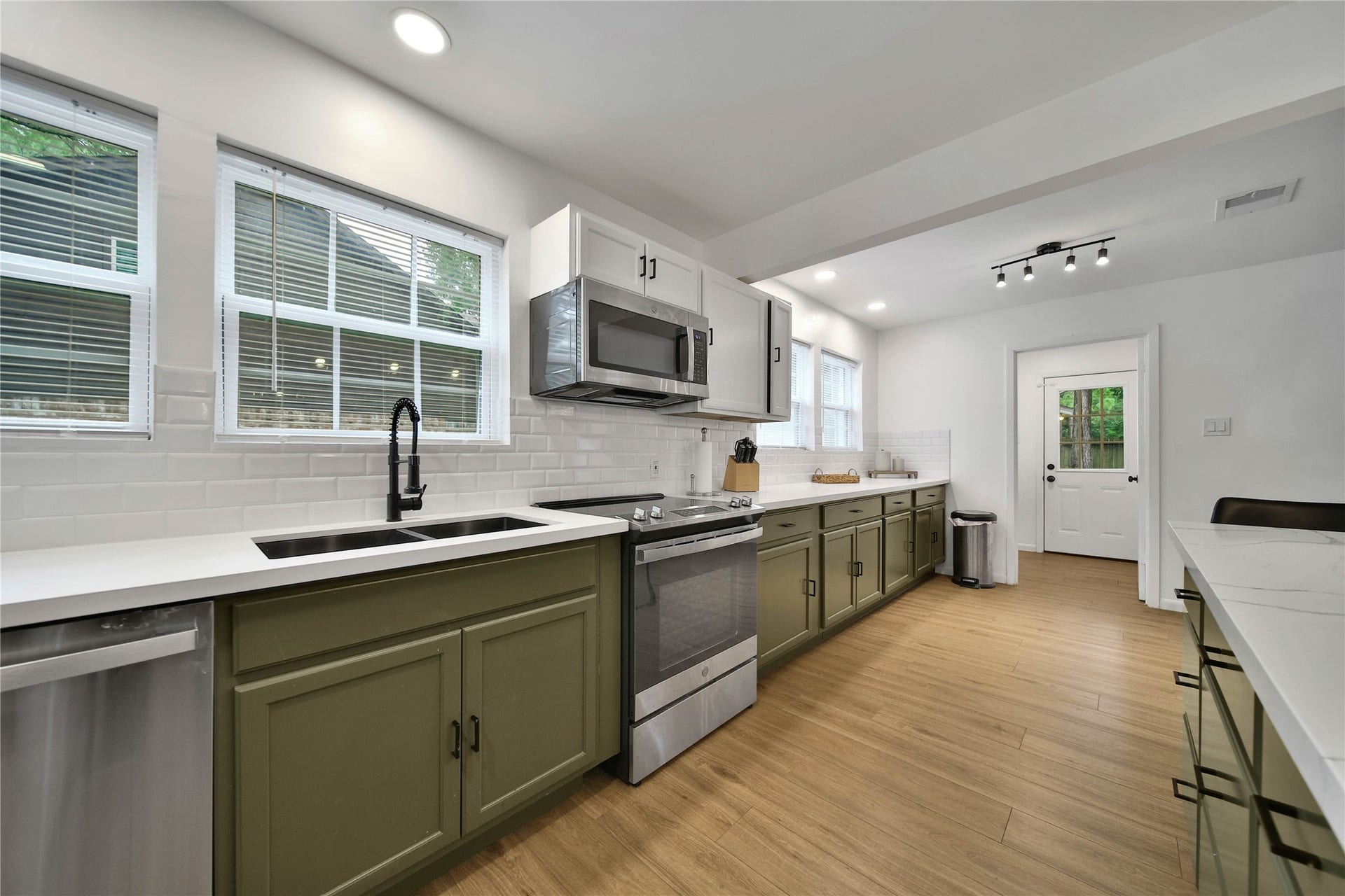 1 Marsh Millet Court, The Woodlands, TX 77380 1 Marsh Millet Court, The Woodlands, TX 77380