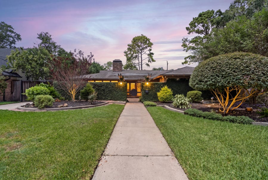 Property photo for 10034 Meadow Lake Lane, Houston, TX