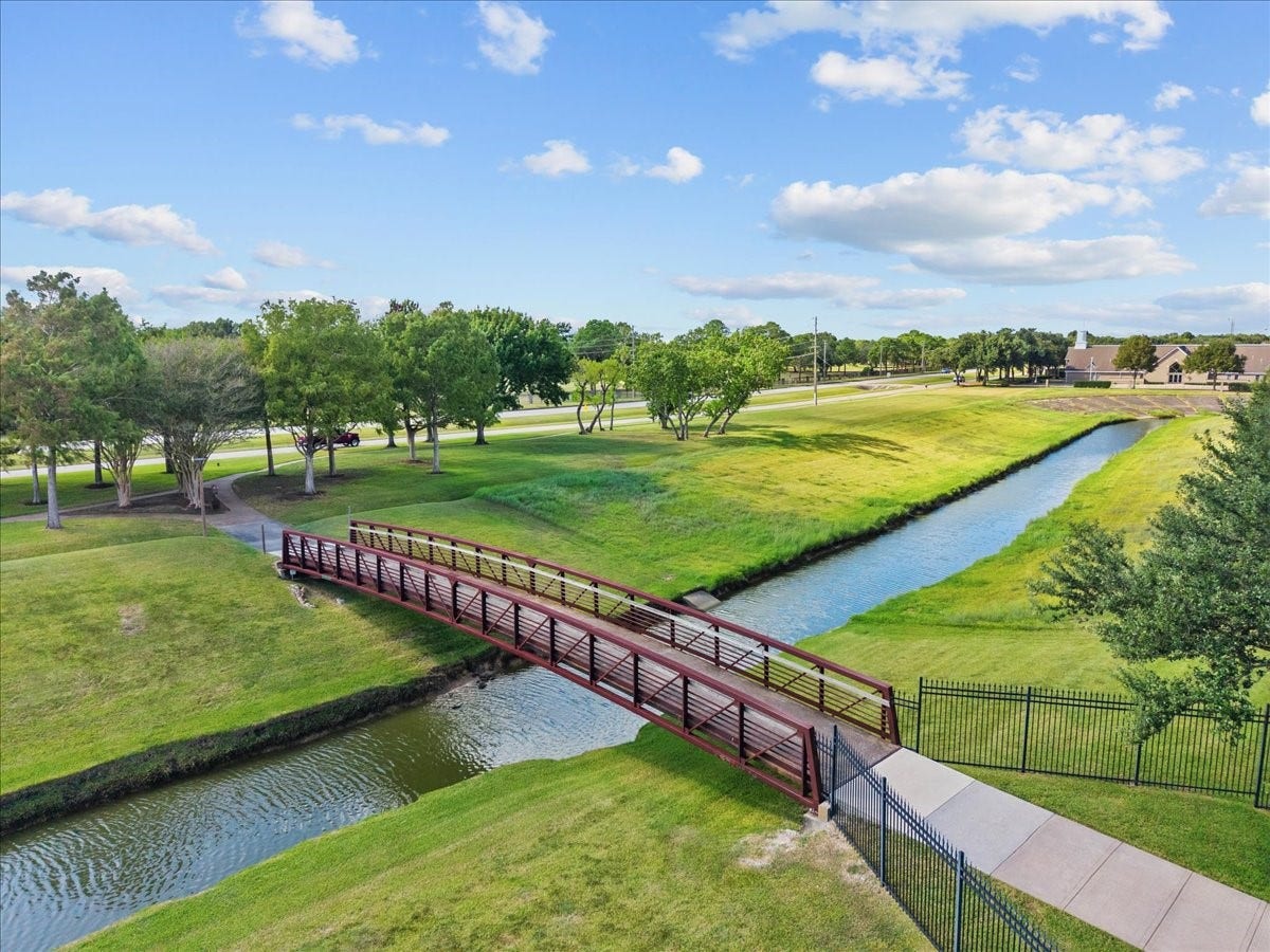 105 Barrington Pointe Court, League City, TX 77573 105 Barrington Pointe Court, League City, TX 77573