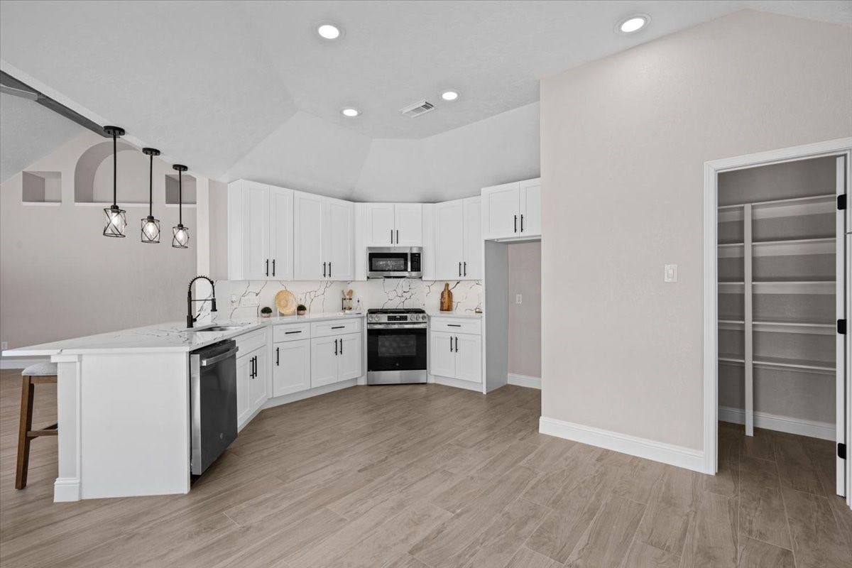 105 Barrington Pointe Court, League City, TX 77573 105 Barrington Pointe Court, League City, TX 77573