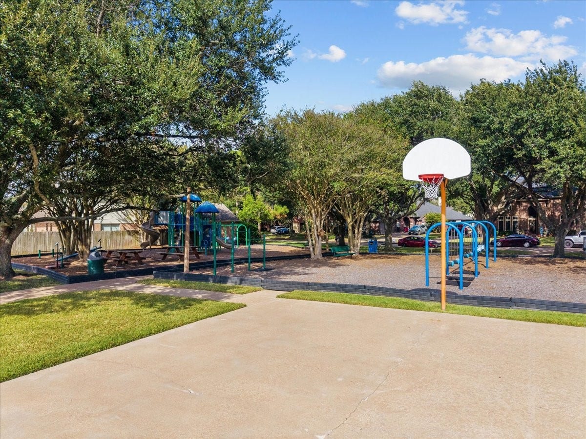 105 Barrington Pointe Court, League City, TX 77573 park is walking distance from your new home.