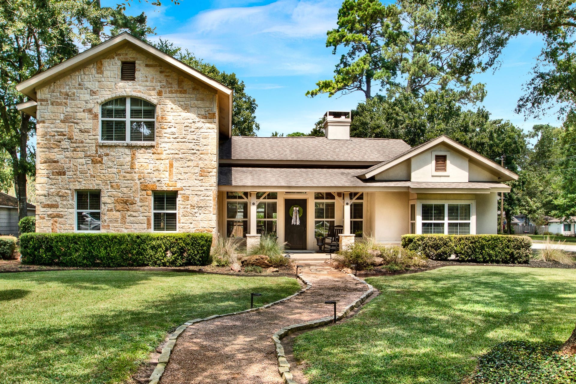 12102 Oak Bluff Drive, Houston, TX 77070 Welcome to 12102 Oak Bluff Drive with stunning stucco and limestone on this beautiful traditional custom home.