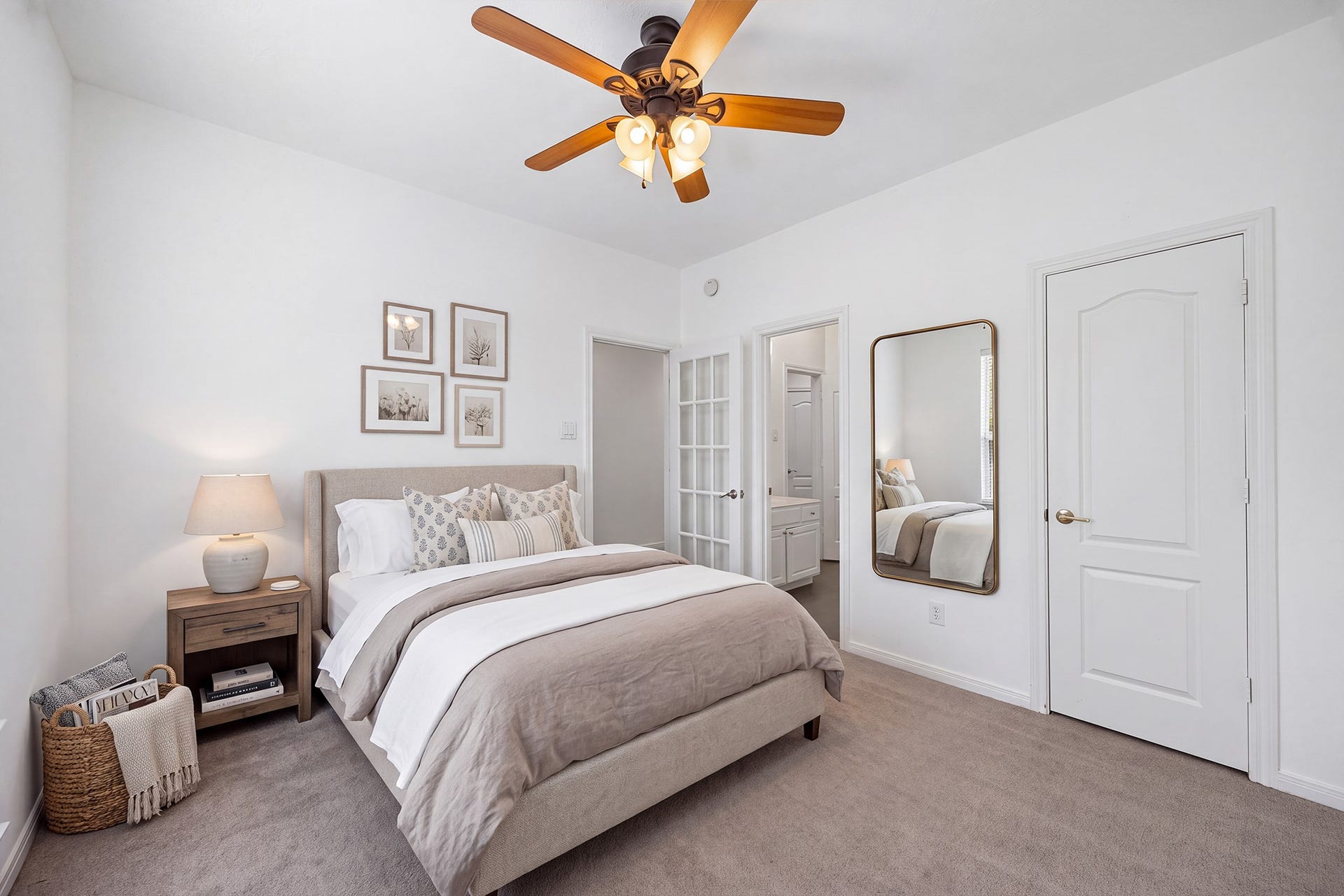 4123 Mcduffie Street, Houston, TX 77098 Virtually staged first floor swing room as a bedroom with ensuite full bath.