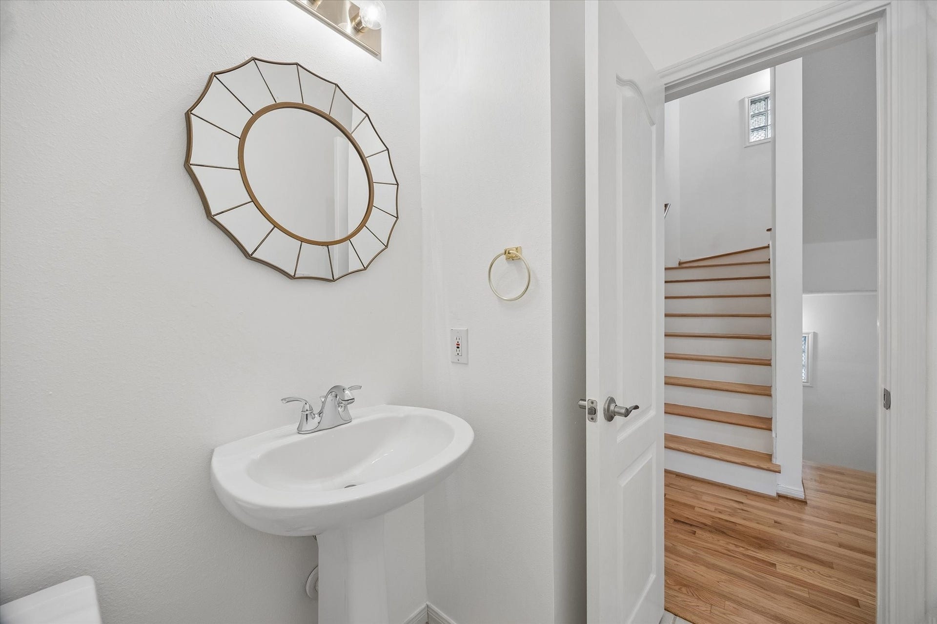 4123 Mcduffie Street, Houston, TX 77098 Half bath on second floor.