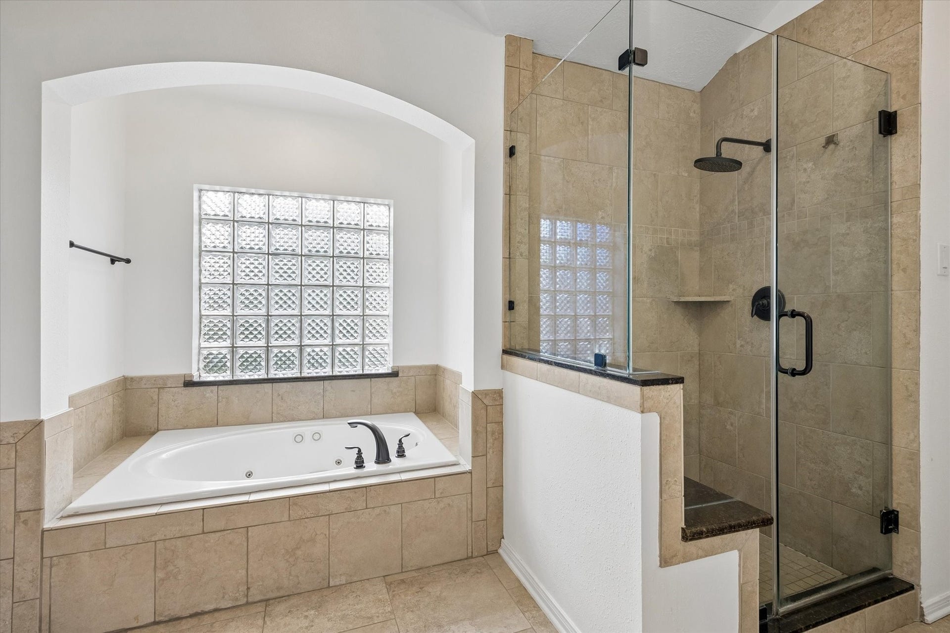 4123 Mcduffie Street, Houston, TX 77098 Primary bath with jetted tub abd walk in shower.