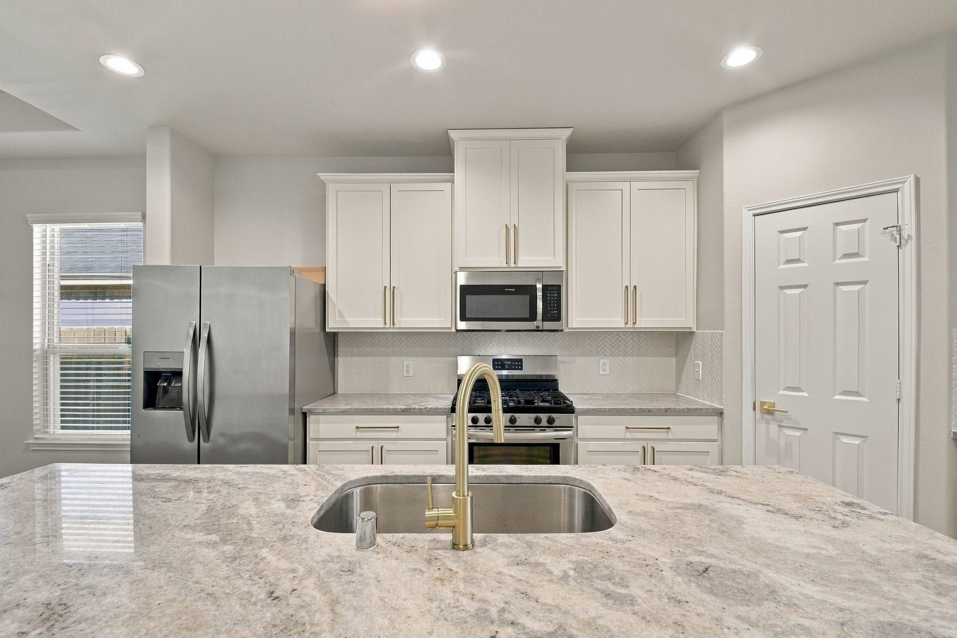 10119 Gold Finch Run, Magnolia, TX 77354