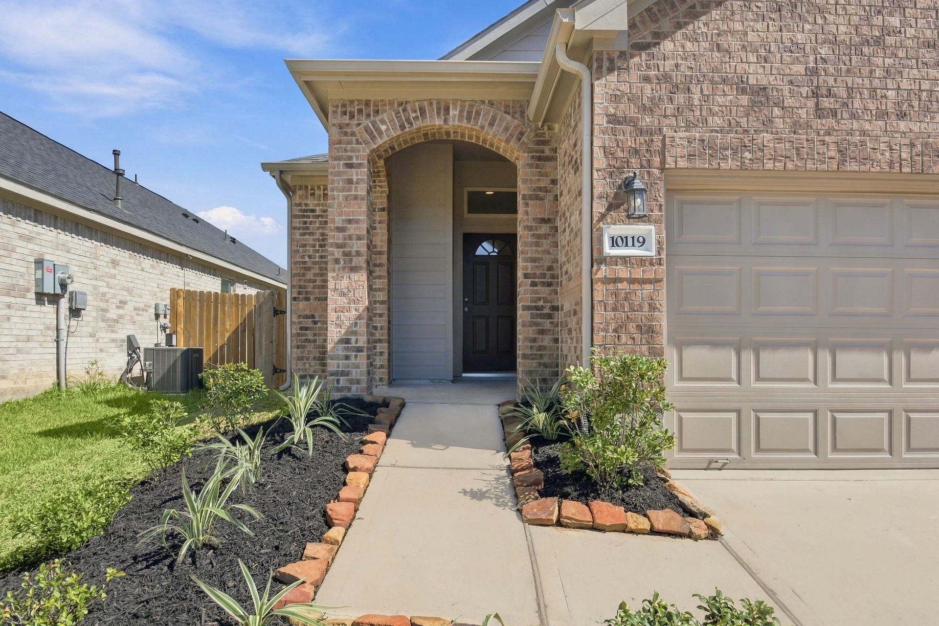 10119 Gold Finch Run, Magnolia, TX 77354