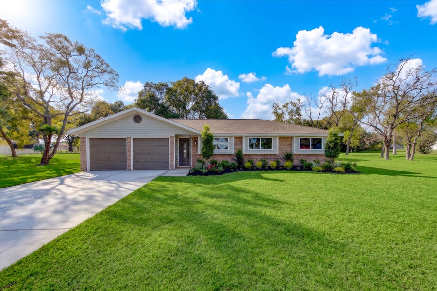 Property photo for 13415 Winston Drive, Santa Fe, TX