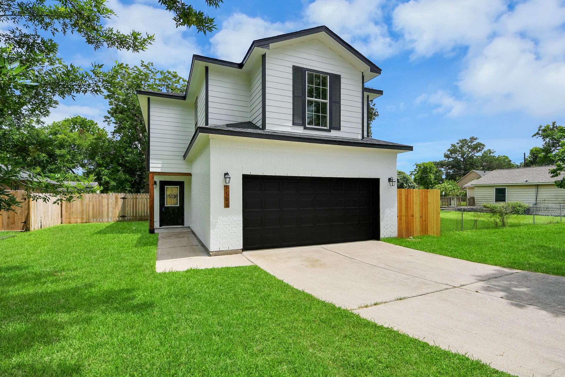 1105 E Kyle Road, Clute, TX 77531 1105 E Kyle Rd is a completely remodeled and updated, modern 2-story home with a striking black and white exterior. It features a 2-car garage and a wooden fence for privacy. Ideal for anyone seeking a stylish and functional home.