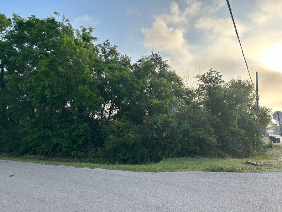 Property photo for 300 BLOCK FAIRFIELD, Shoreacres, TX