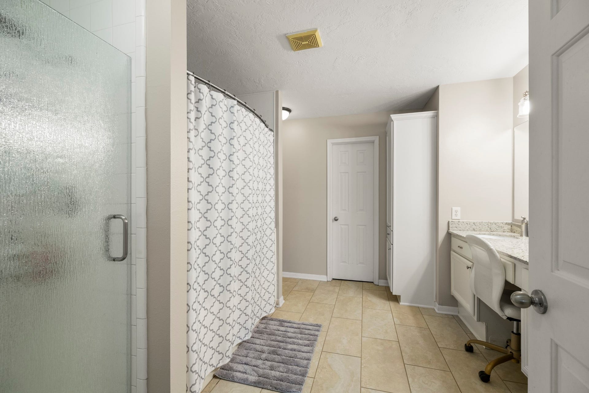 21814 Long Castle Drive, Spring, TX 77388 21814 Long Castle Drive, Spring, TX 77388