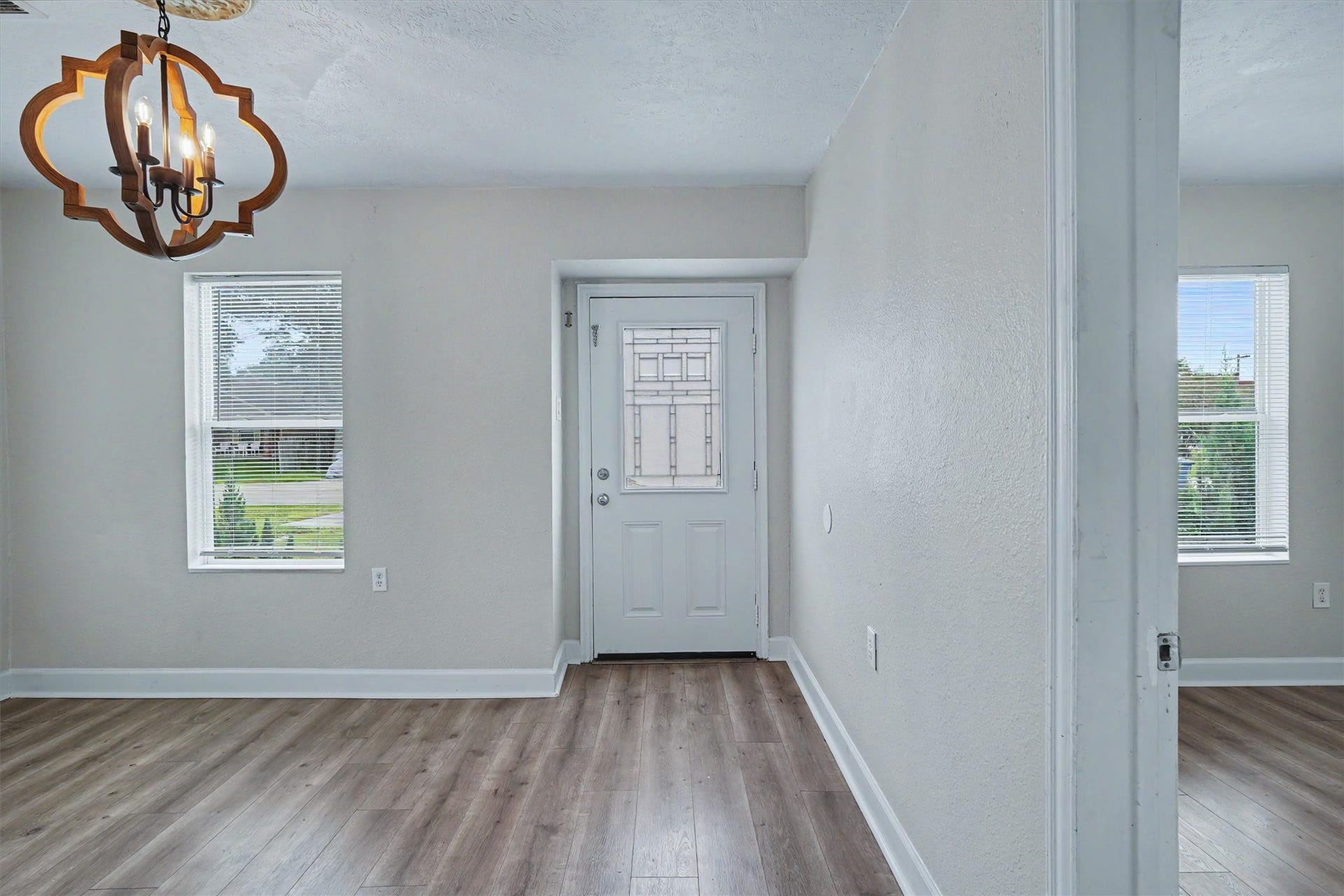 2523 7th Avenue N, Texas City, TX 77590 Welcoming front entry with fresh interior paint and wood-look laminate flooring.