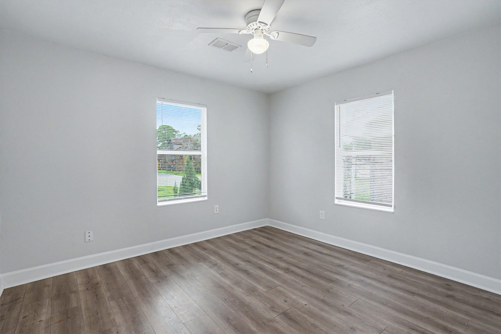 2523 7th Avenue N, Texas City, TX 77590 Two windows provide plenty of natural light in the primary bedroom.