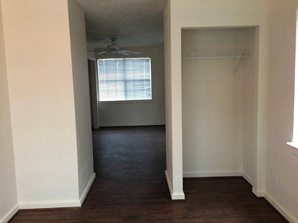 2500 Southline Road, Conroe, TX 77384 Bedrm 4 from bedrm 3 (no door between)