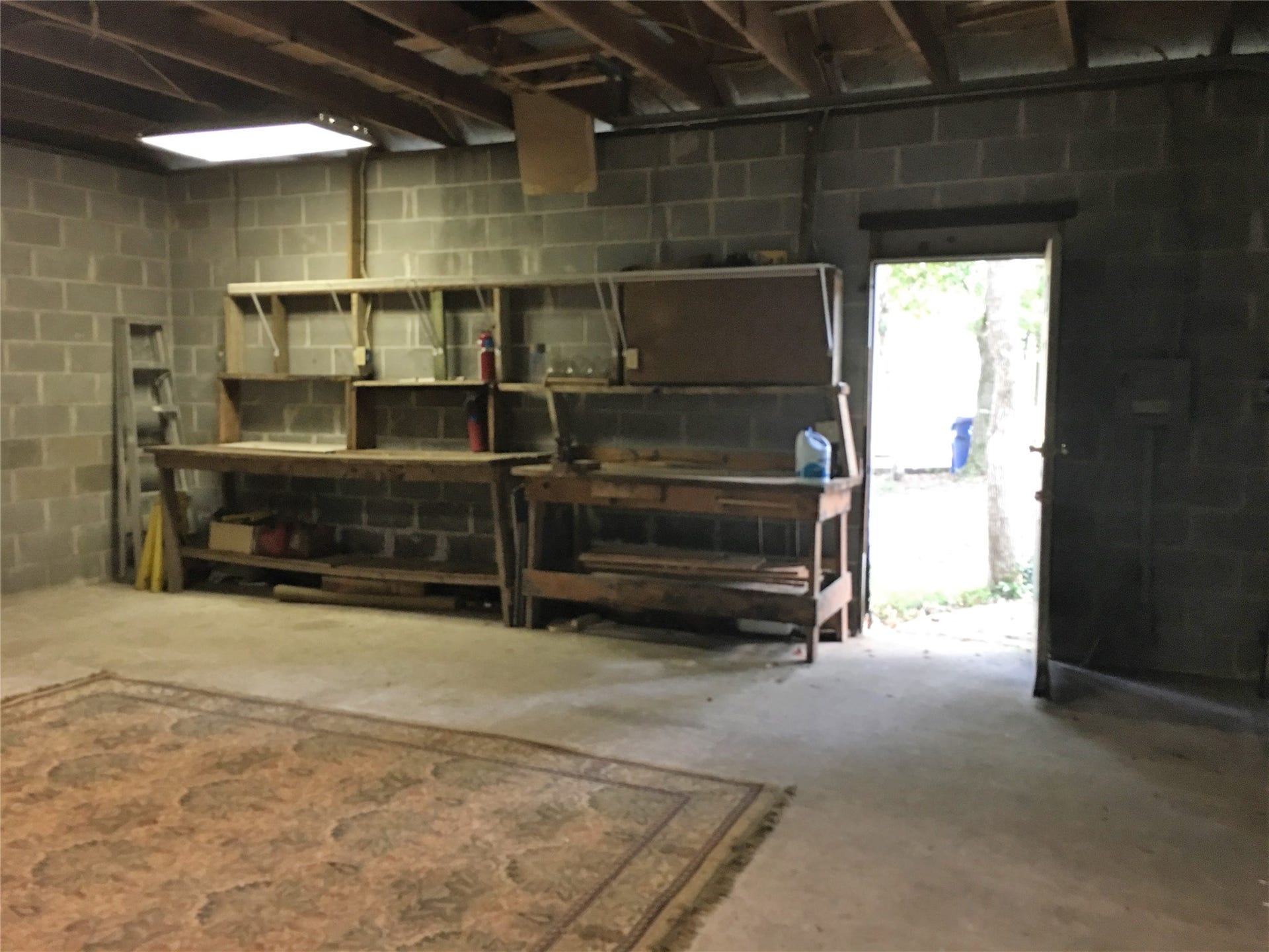 2500 Southline Road, Conroe, TX 77384 Workshop area in 2 car garage (side door leads to walkway near front door)