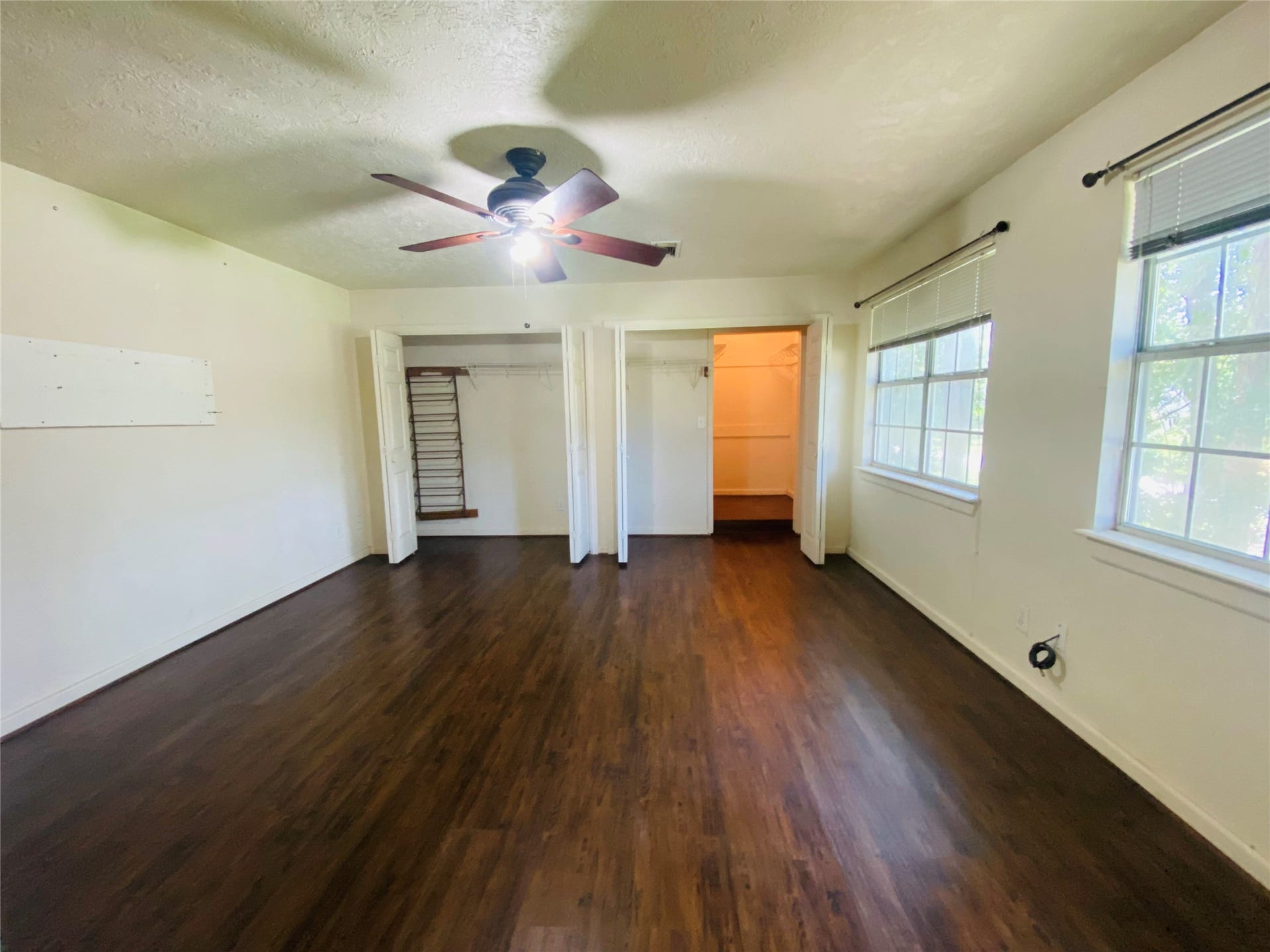 2500 Southline Road, Conroe, TX 77384 2 large closets (right closet is extra-deep)