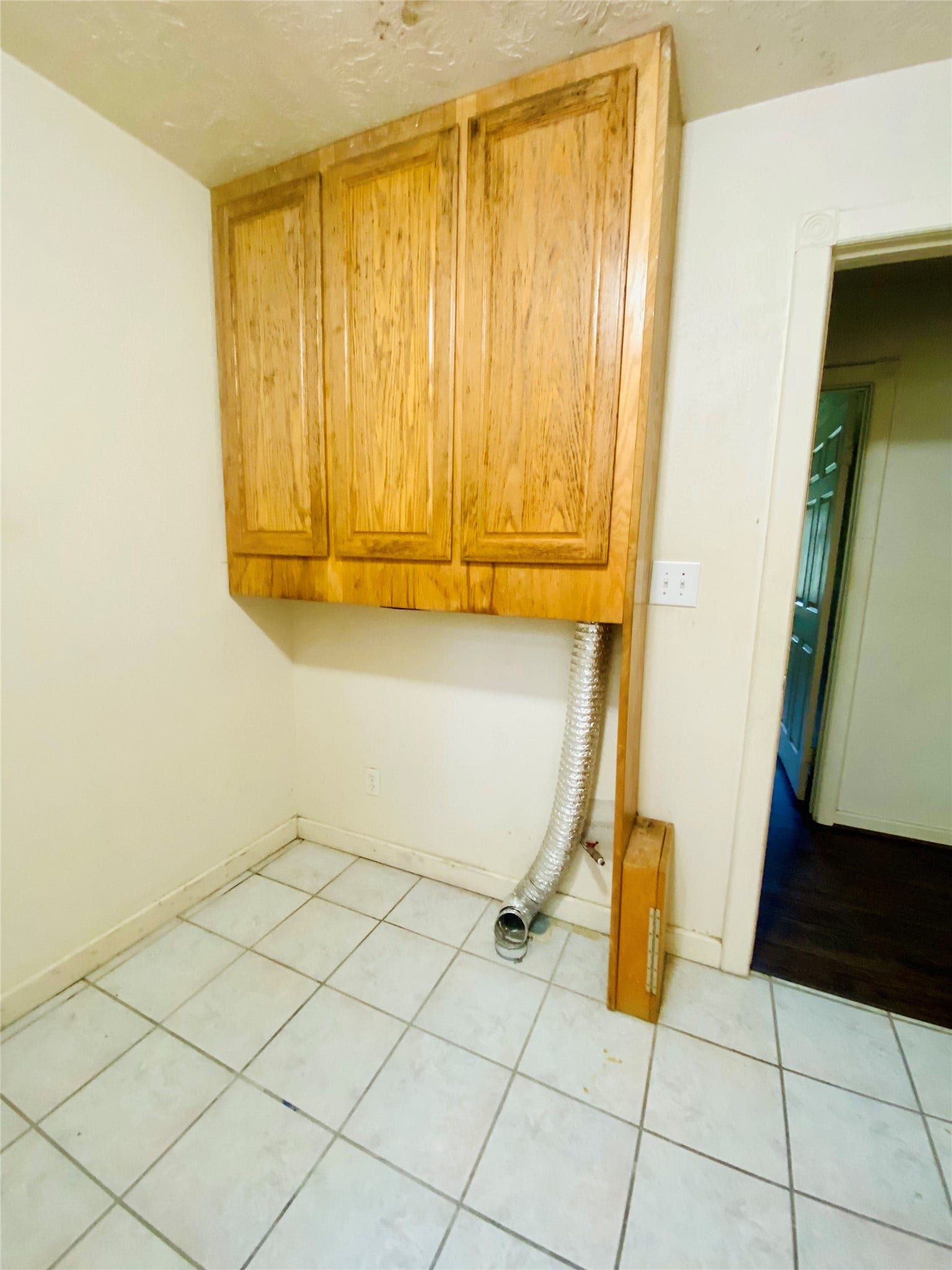 2500 Southline Road, Conroe, TX 77384 Laundry area is in Bathroom 2 upstairs