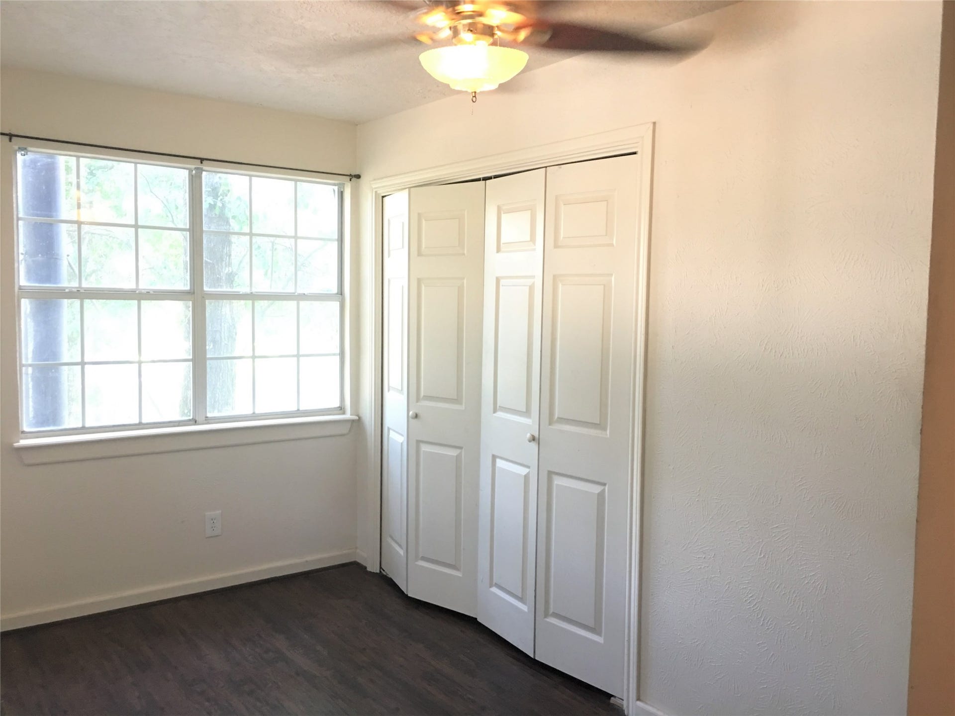 2500 Southline Road, Conroe, TX 77384 Bedroom 2 with double-door closet