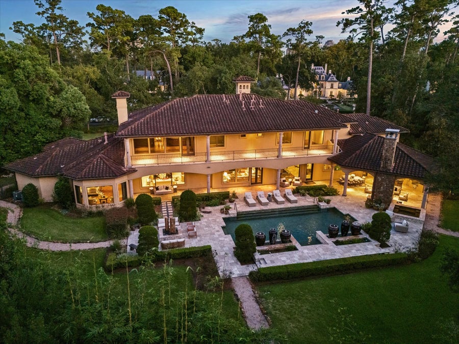 Property photo for 327 E Friar Tuck Lane, Houston, TX
