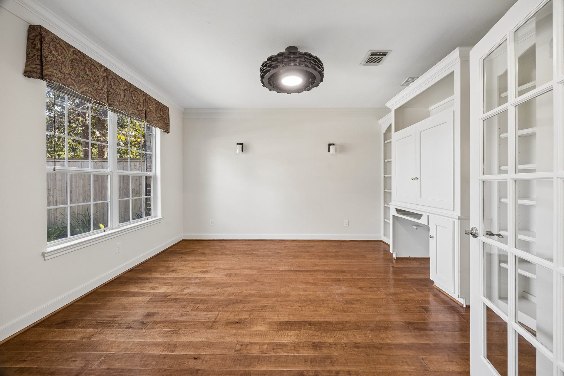 1439 Waverly Street, Houston, TX 77008 1439 Waverly Street, Houston, TX 77008