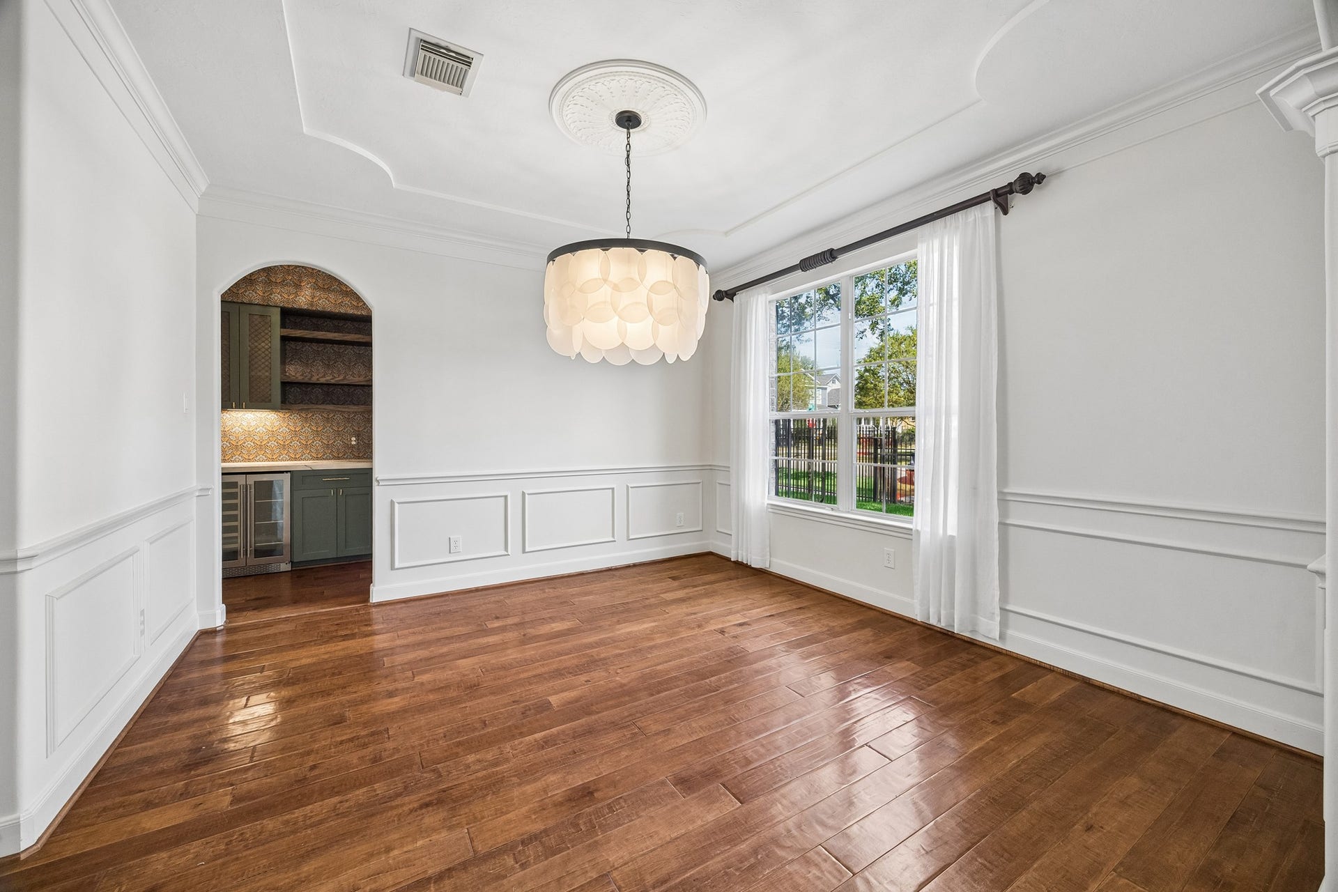1439 Waverly Street, Houston, TX 77008 1439 Waverly Street, Houston, TX 77008