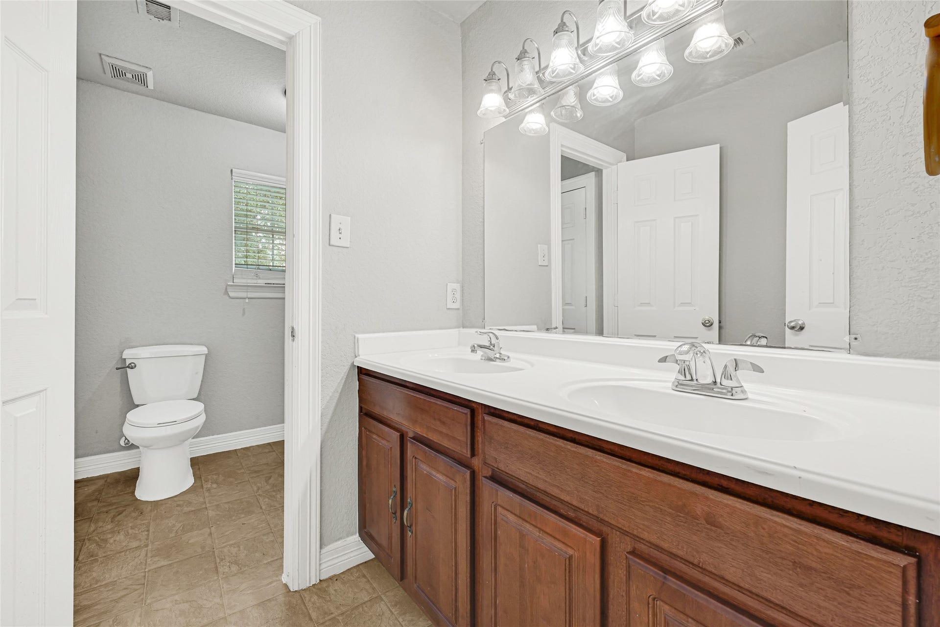 5826 Darlington Oak Street, Houston, TX 77016