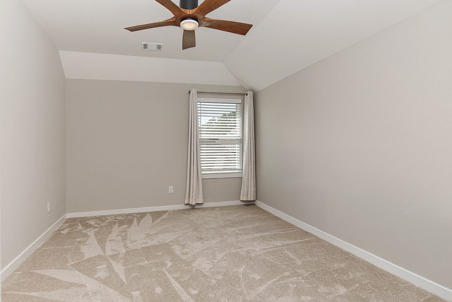 261 Monte Carlo Lane, Montgomery, TX 77316 261 Monte Carlo Lane, Montgomery, TX 77316