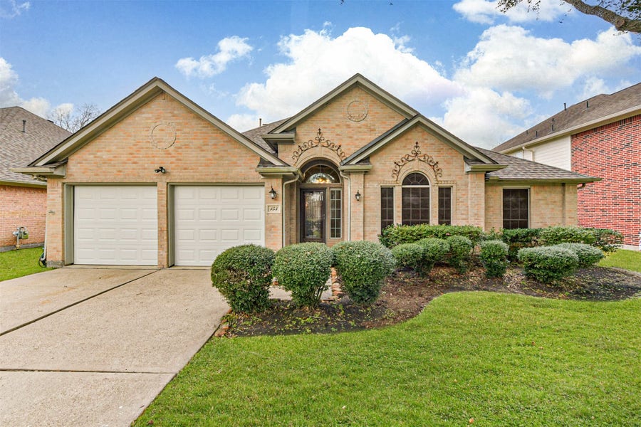 Property photo for 153 Greenridge Circle, League City, TX
