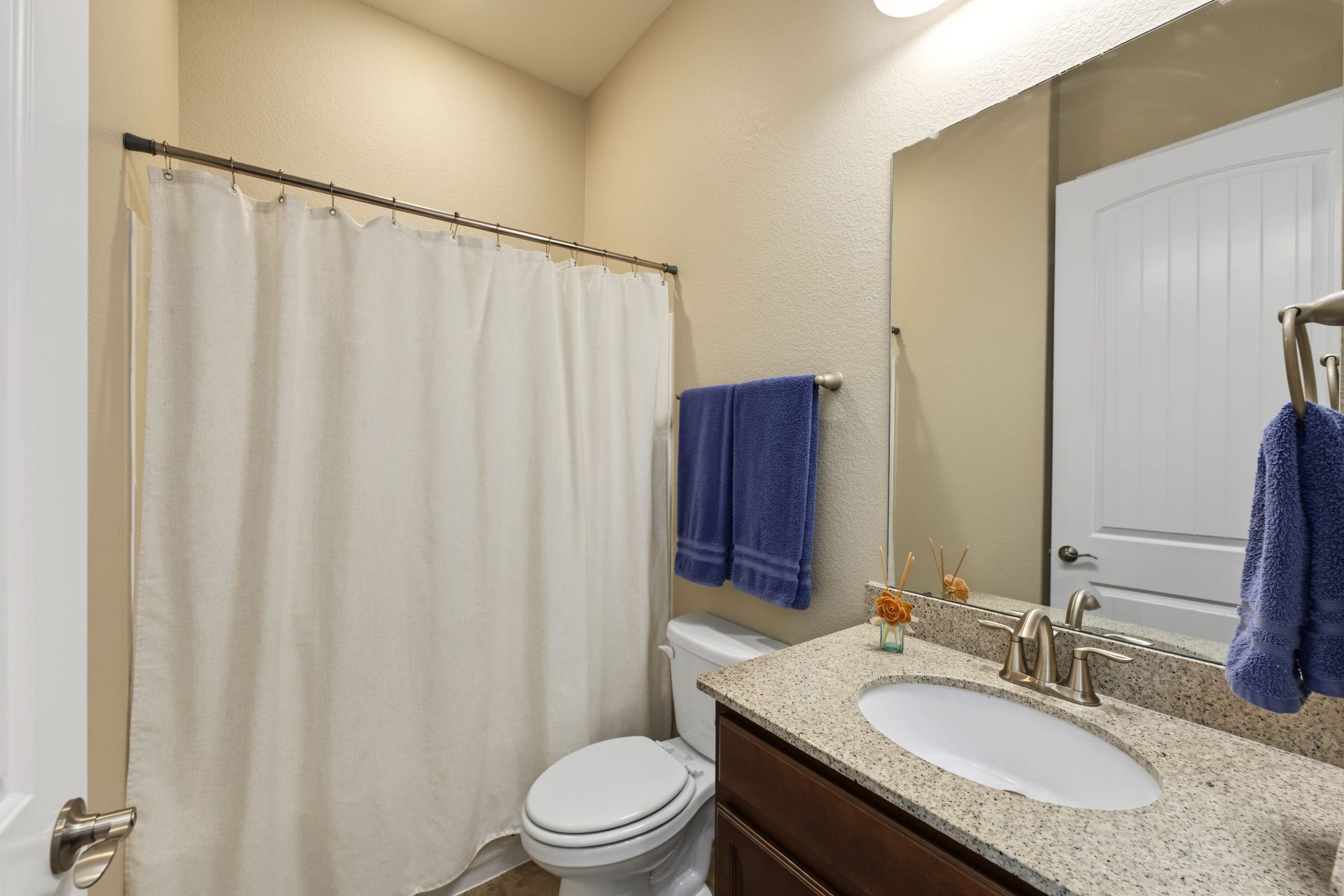Tub/shower combination in the secondary/guest bathroom
