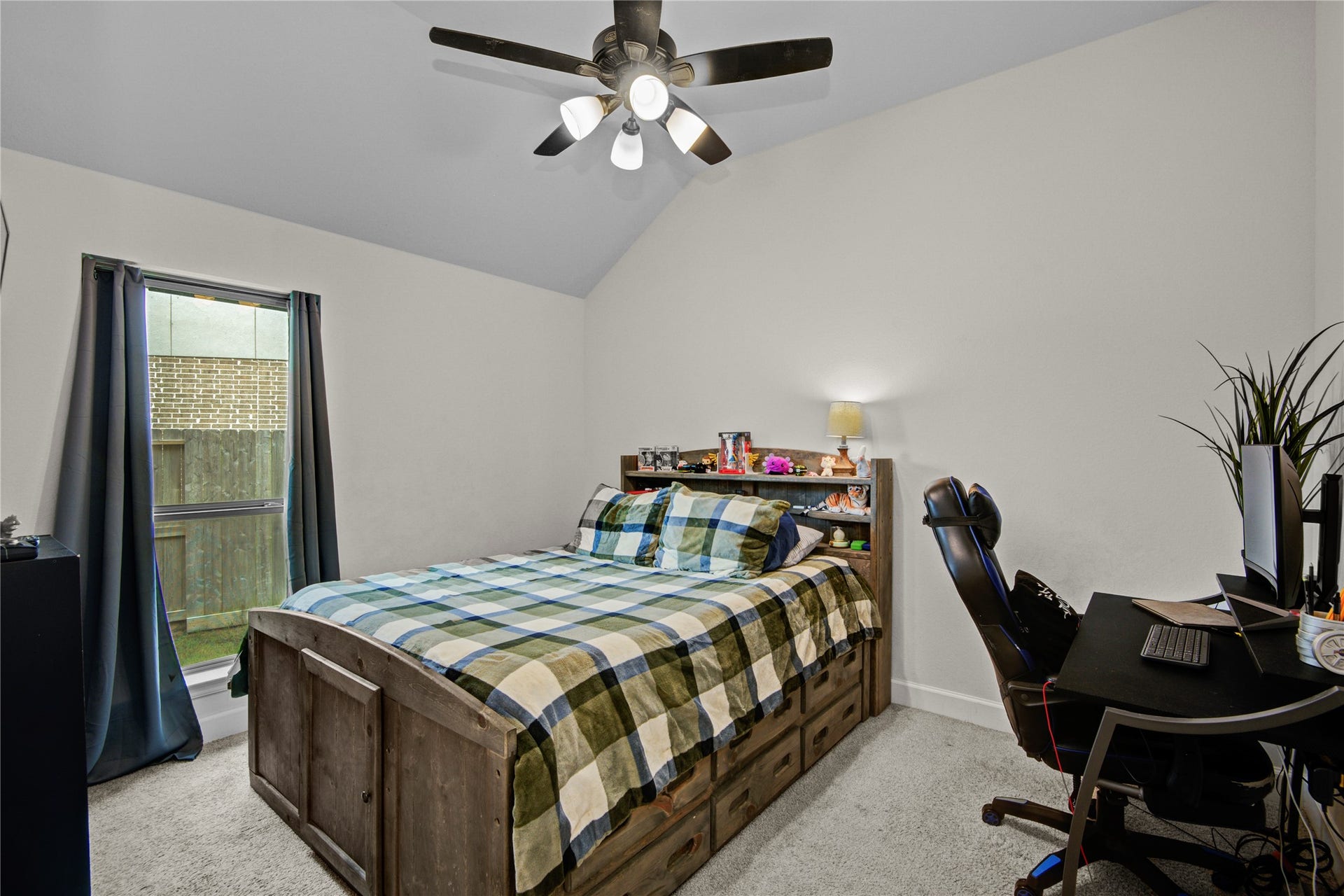 10834 Capella Creek Way, Richmond, TX 77406 Bedroom 2 with ensuite bathroom