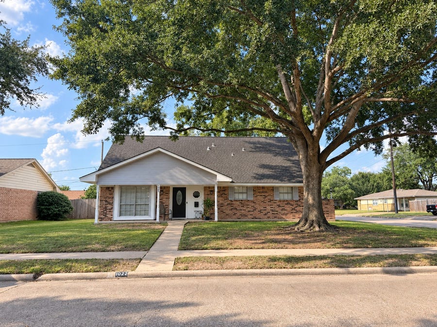 Property photo for 1022 Grace Street, Deer Park, TX