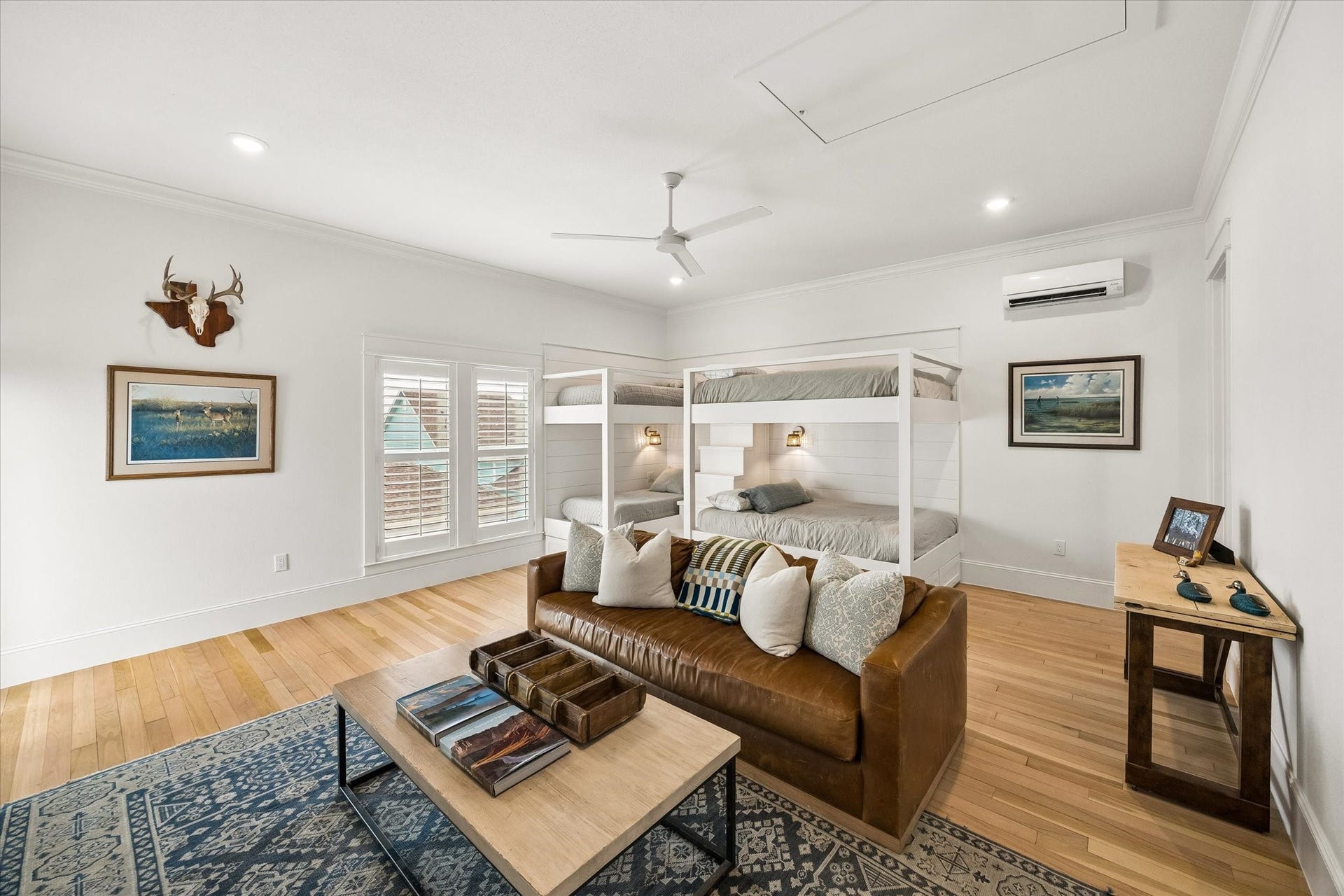 7 Curiosity Lane, Galveston, TX 77554 Builtin beds. Hardwood floors
