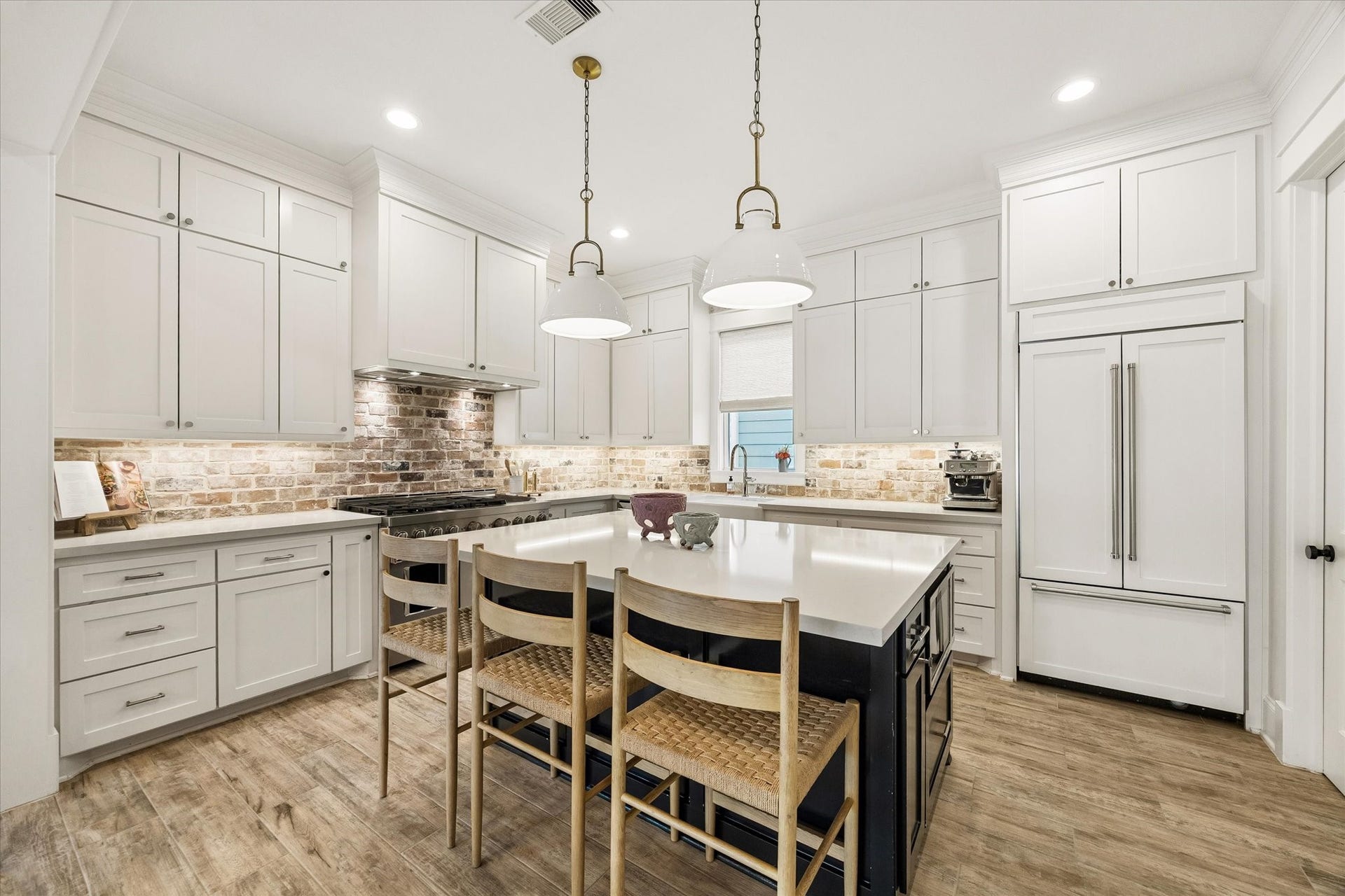 7 Curiosity Lane, Galveston, TX 77554 Designer fixtures throughout