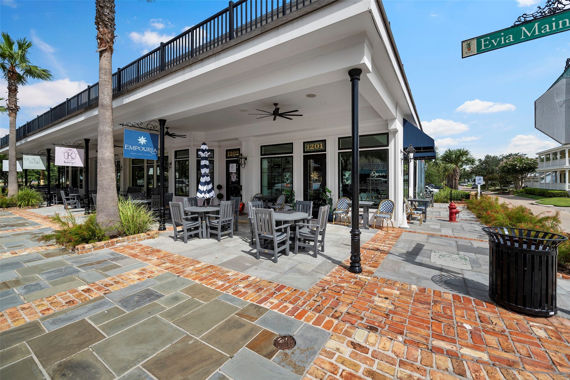 7 Curiosity Lane, Galveston, TX 77554 Other amenties to the neighborhood. Empouria wine bar,Kimmys boutique, Palmetto restaurant