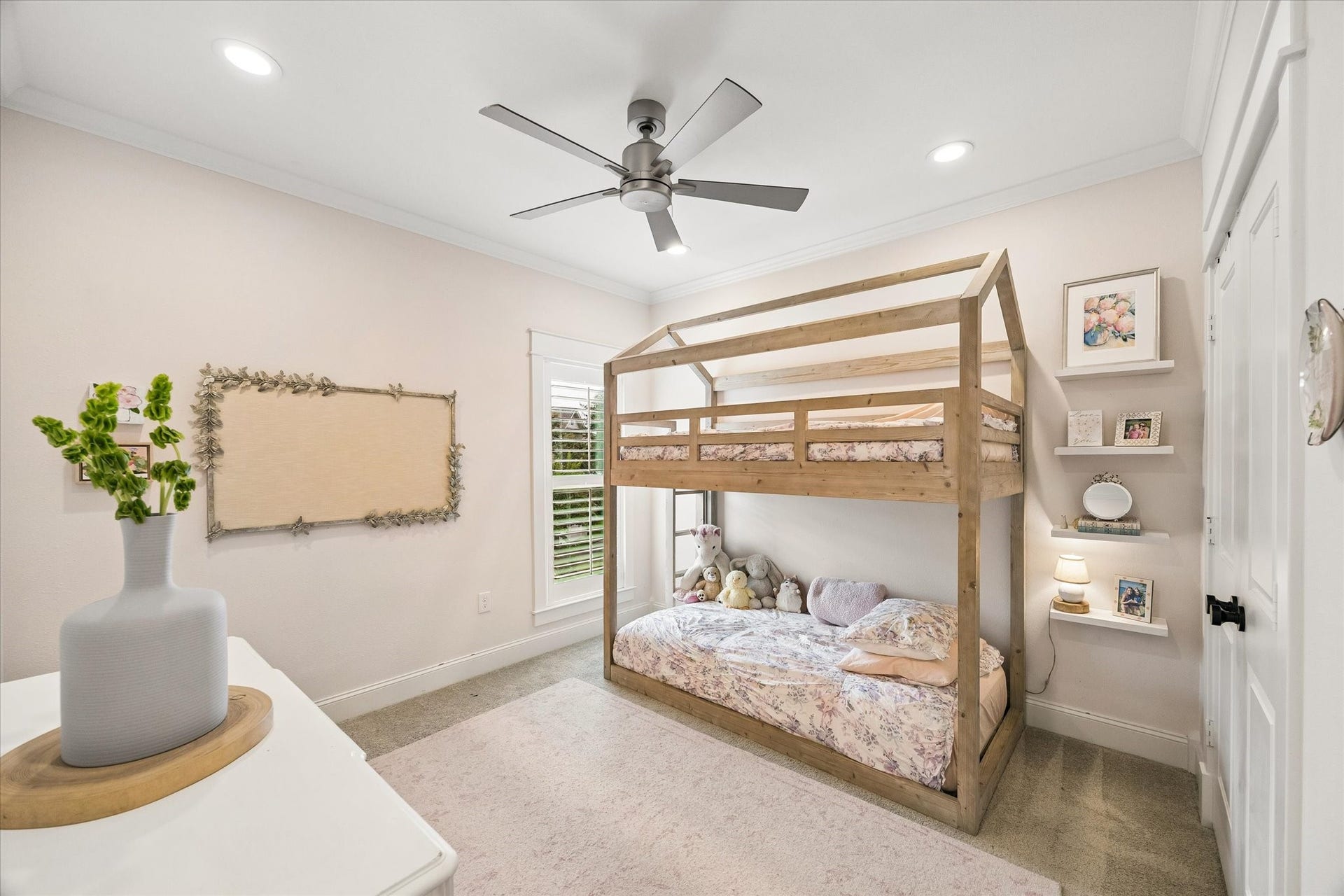 7 Curiosity Lane, Galveston, TX 77554 Second bedroom with en suite bath