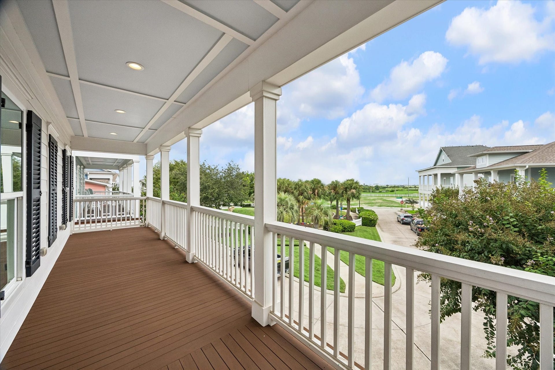 7 Curiosity Lane, Galveston, TX 77554 Second floor balcony overlooking the park and Galveston golf course