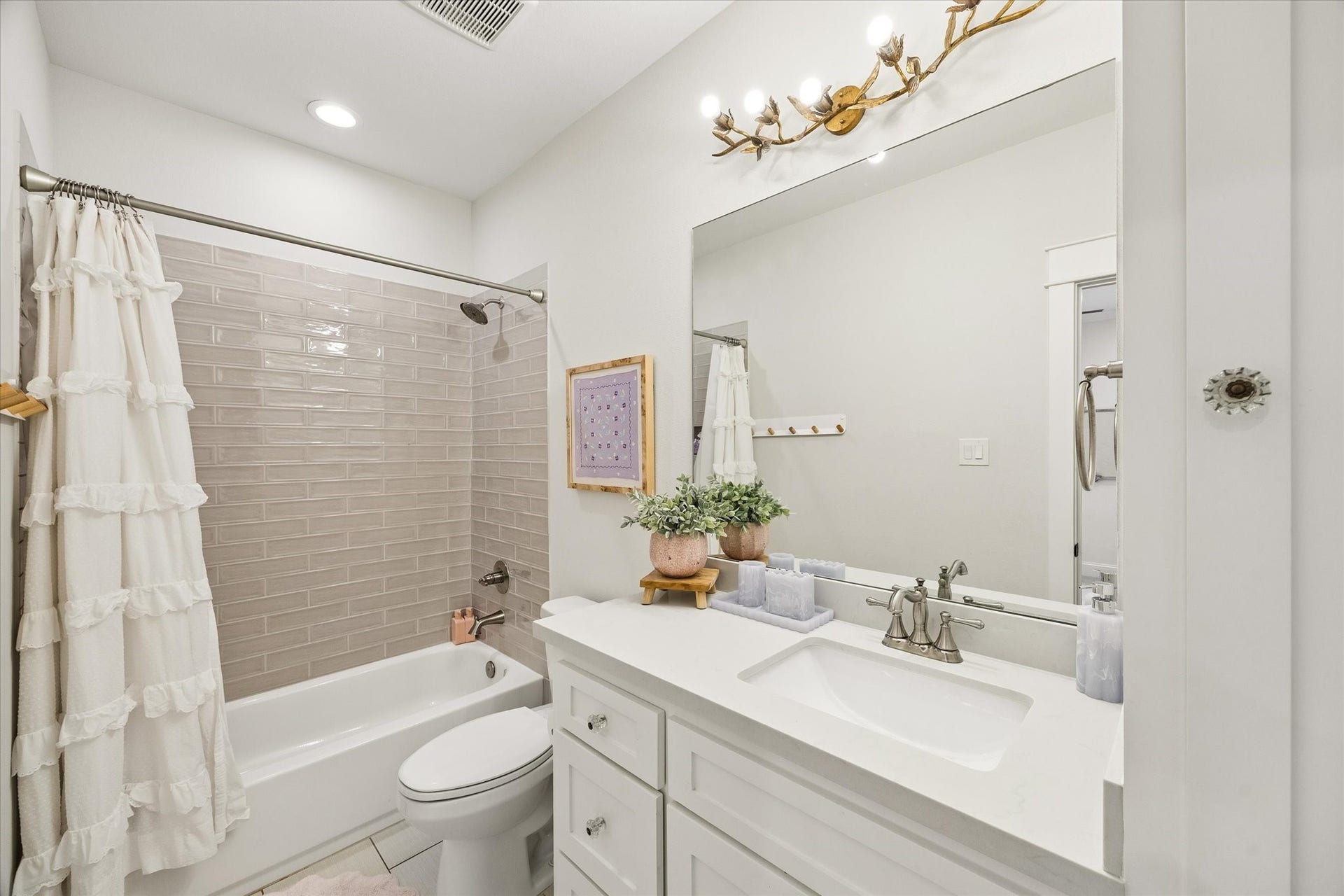 7 Curiosity Lane, Galveston, TX 77554 Private bathroom