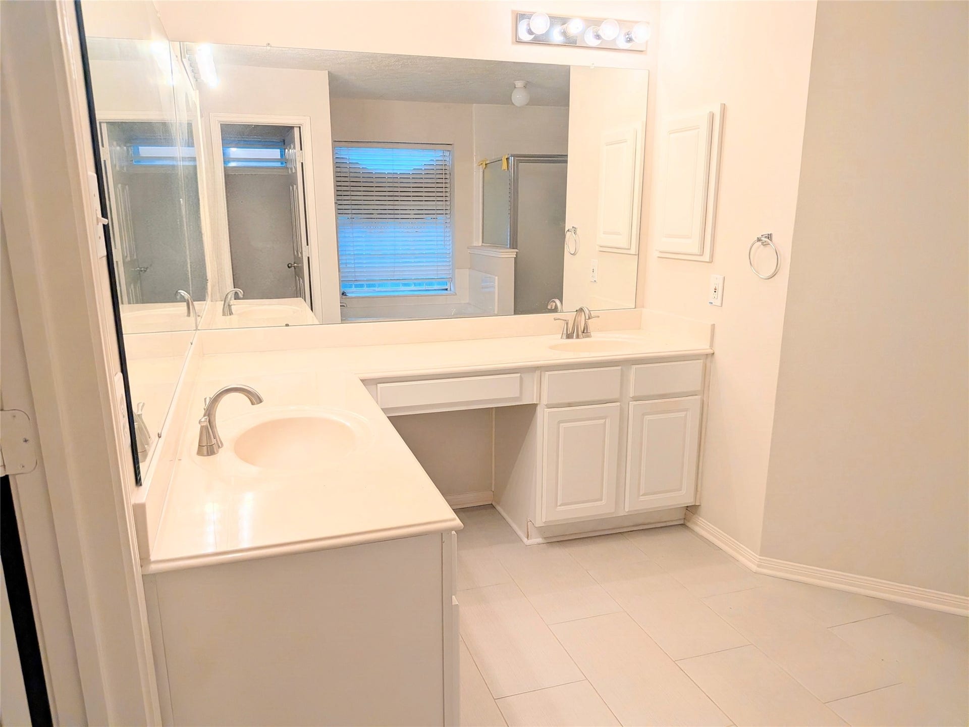 14411 Berrington Drive, Houston, TX 77083 14411 Berrington Drive, Houston, TX 77083