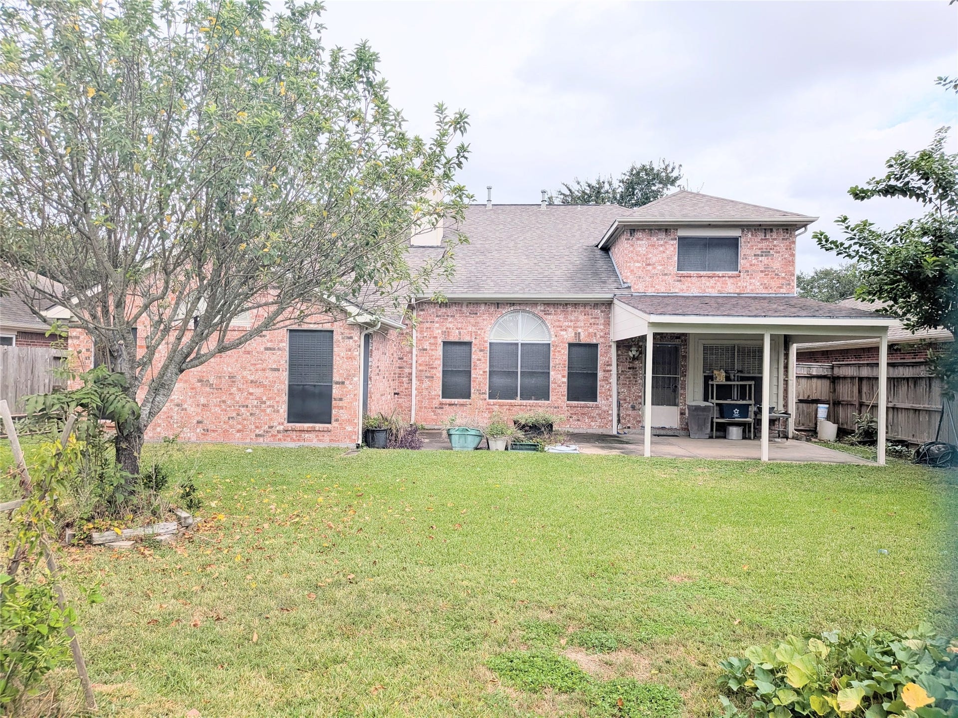 14411 Berrington Drive, Houston, TX 77083 14411 Berrington Drive, Houston, TX 77083