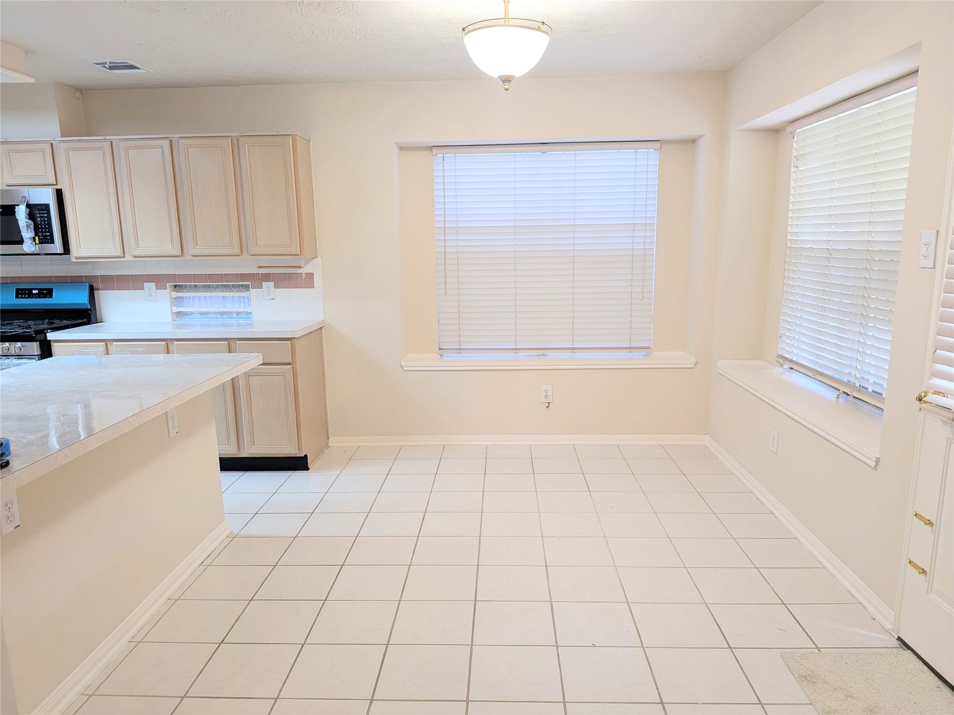 14411 Berrington Drive, Houston, TX 77083 14411 Berrington Drive, Houston, TX 77083