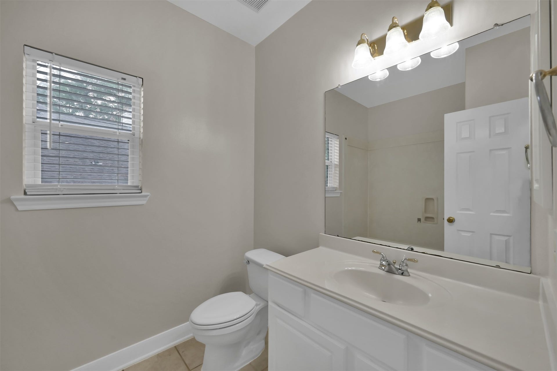 13425 Hidden Valley Drive, Montgomery, TX 77356 Bath #2.