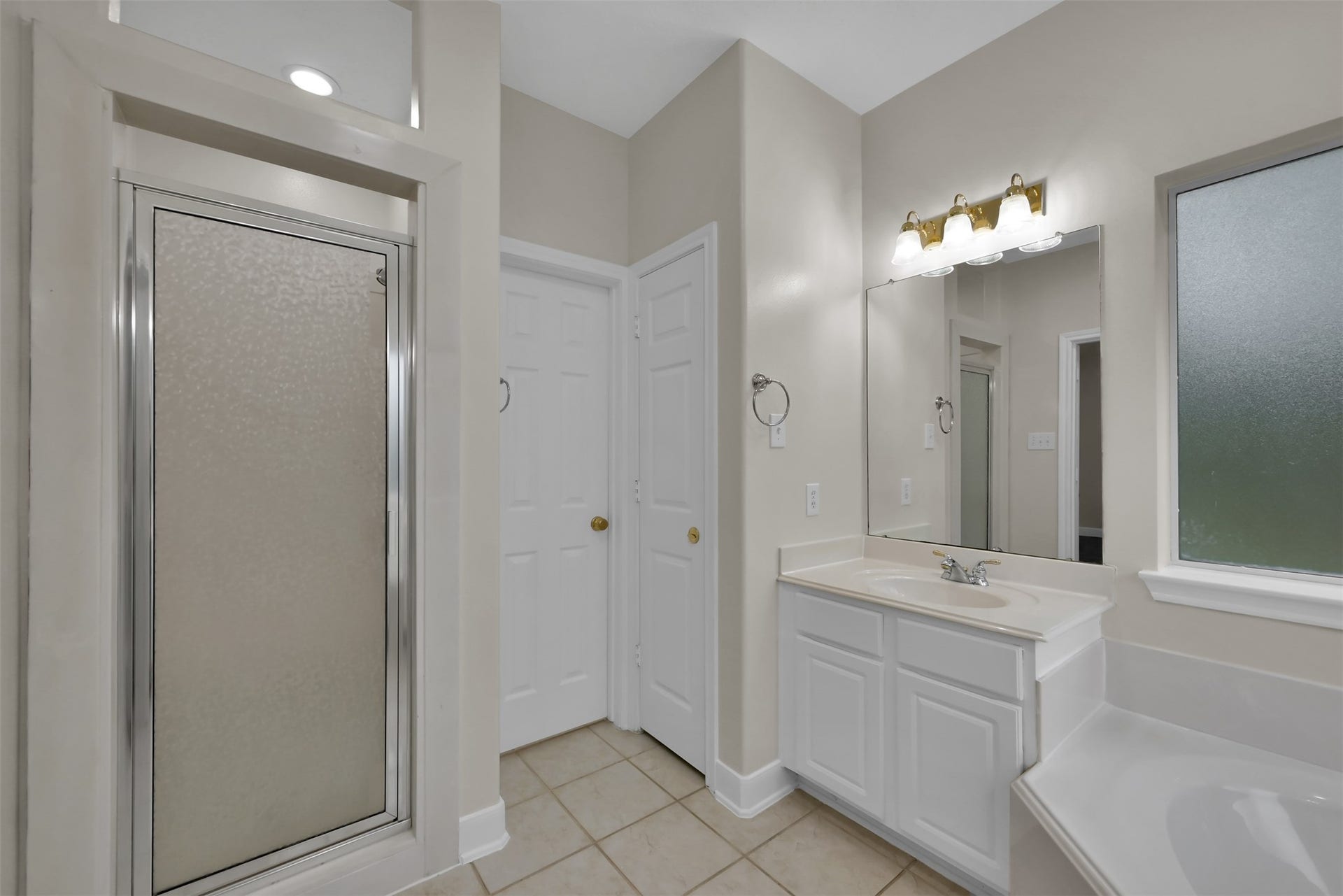 13425 Hidden Valley Drive, Montgomery, TX 77356 Primary Bath with walk in shower.
