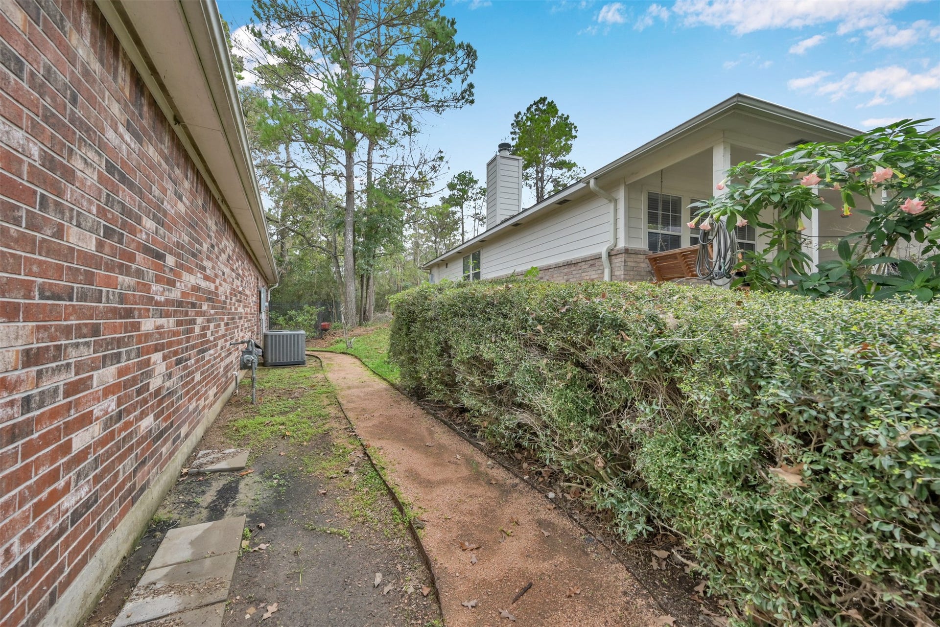 13425 Hidden Valley Drive, Montgomery, TX 77356 Left side of the house, walk way to back yard.