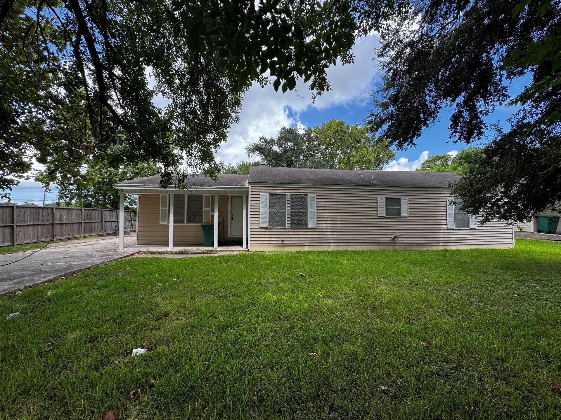 225 Beatrice Street, La Marque, TX 77568 225 Beatrice Street, La Marque, TX 77568