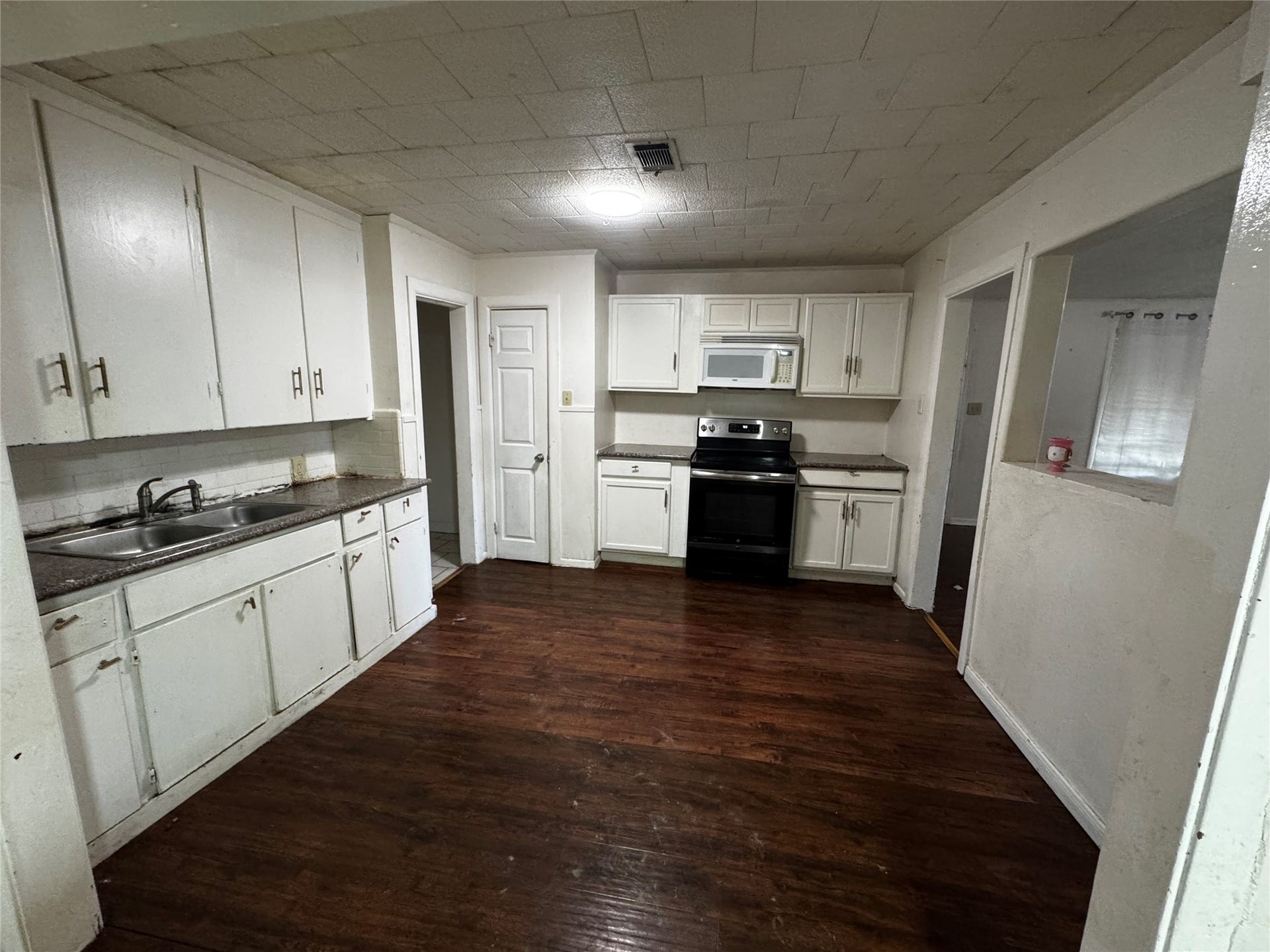 225 Beatrice Street, La Marque, TX 77568 225 Beatrice Street, La Marque, TX 77568