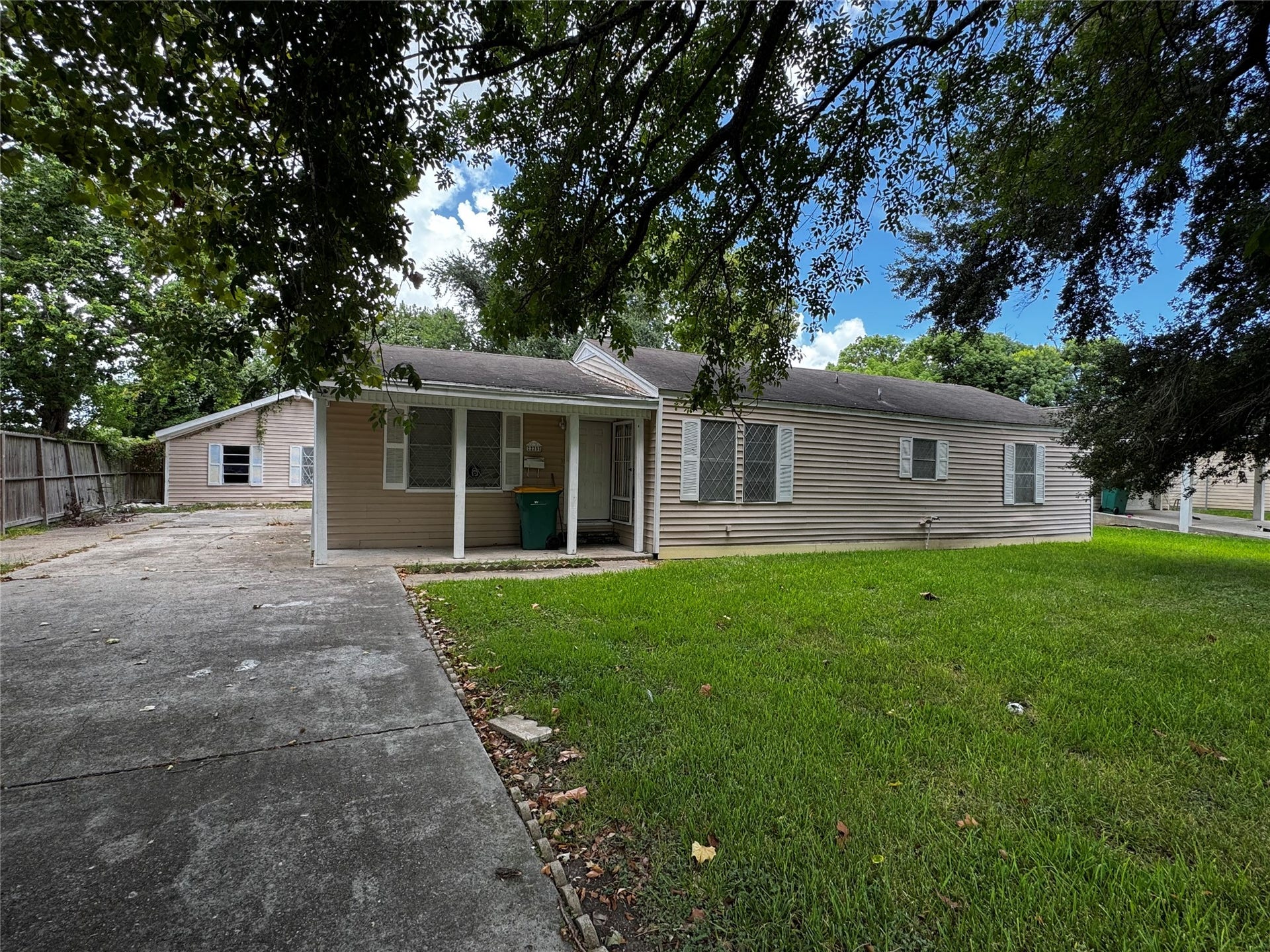 225 Beatrice Street, La Marque, TX 77568 225 Beatrice Street, La Marque, TX 77568