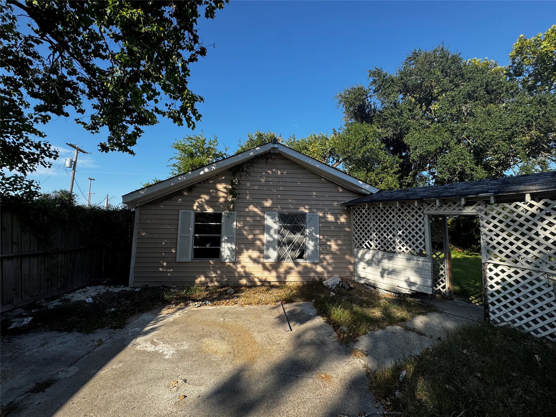 225 Beatrice Street, La Marque, TX 77568 225 Beatrice Street, La Marque, TX 77568