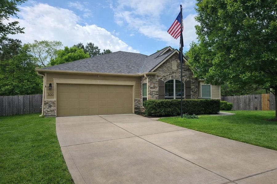 Property photo for 300 Pine Mist Lane, Conroe, TX