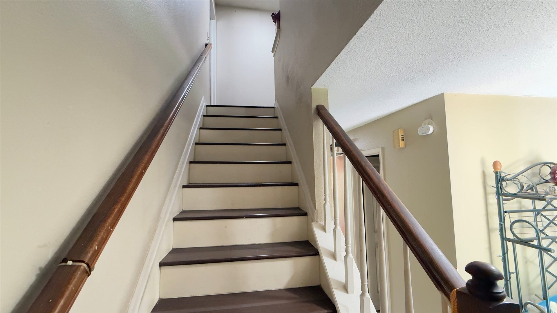 4119 King Cotton Lane, Missouri City, TX 77459 Elegant staircase with rich wooden steps and handrails, leading to the upper level of the home, offering a welcoming ascent with natural light.