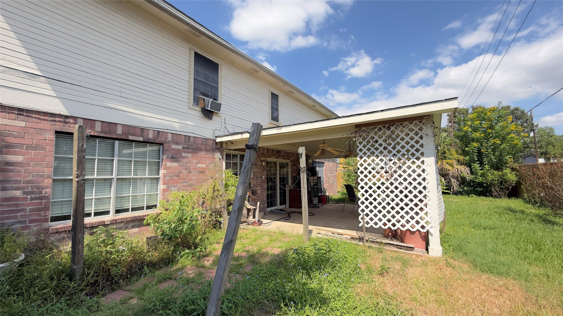 4119 King Cotton Lane, Missouri City, TX 77459 Spacious backyard with a covered patio perfect for outdoor relaxation, featuring charming lattice accents and lush greenery.